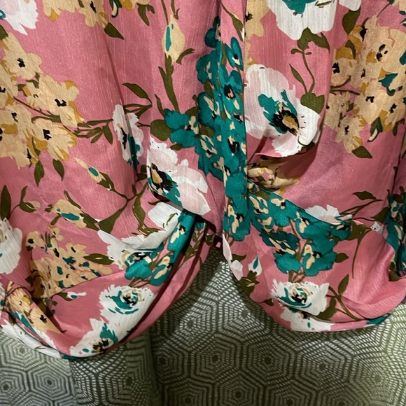 Umgee size small and large wrap knotted front kimono sleeve blouse preloved - Picture 12 of 13